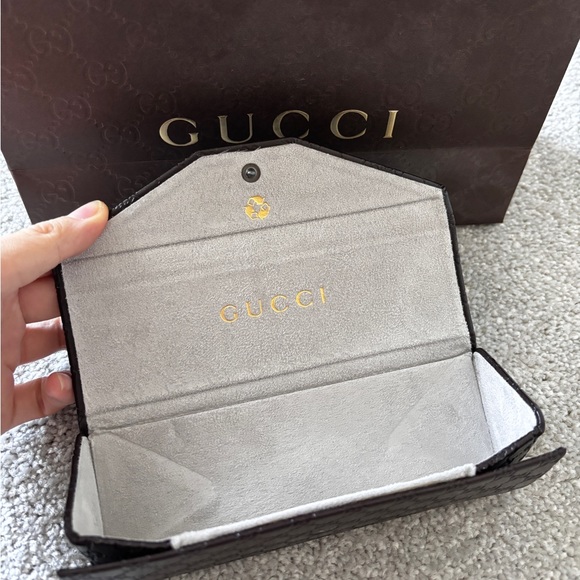 Real Leather Foldable Gucci Eyeglass Case - Picture 3 of 4